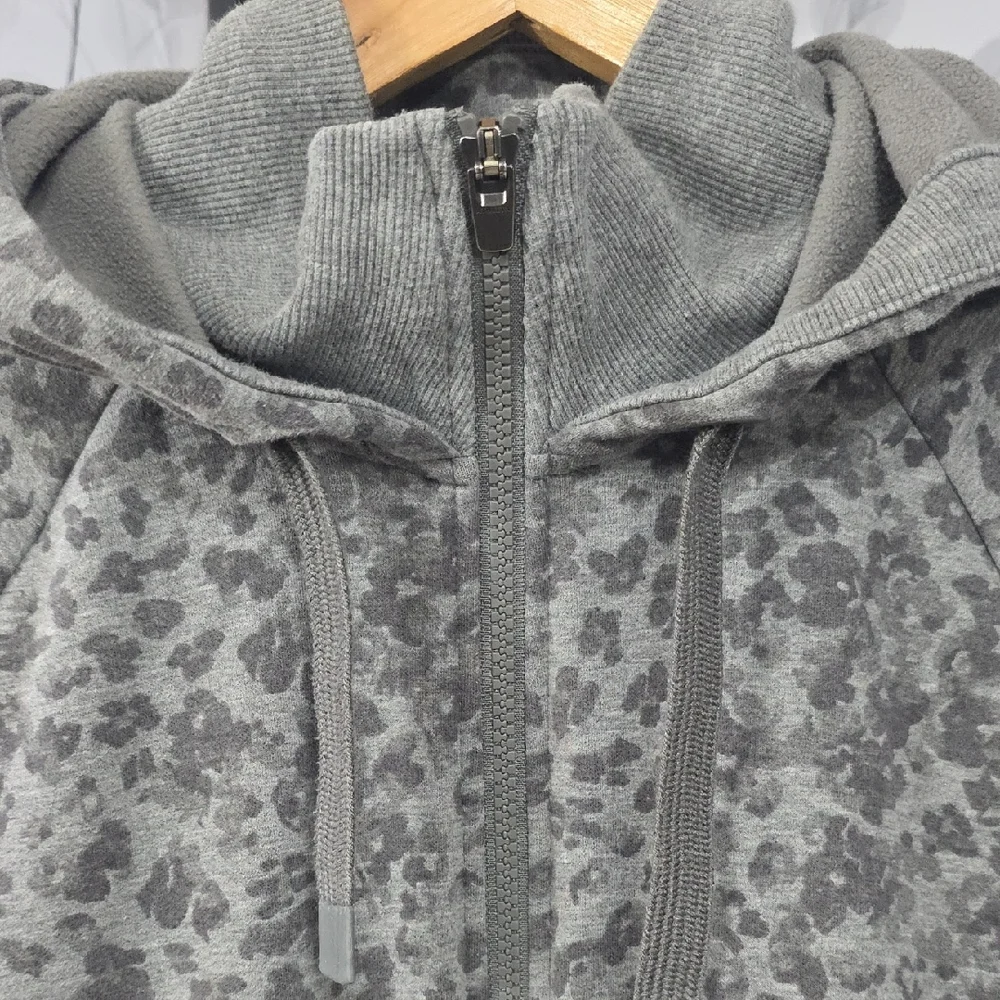 Athleta Triumph Printed Full Zip Hoodie Gray Leopard - Medium - Picture 7 of 11